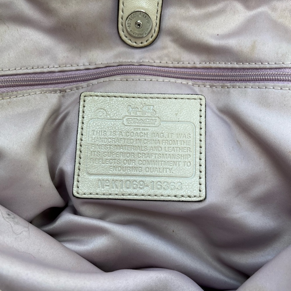 ✨Rare Find✨ Vintage Authentic Limited Edition Coach Embossed Python Lilac Bag - Picture 8 of 11